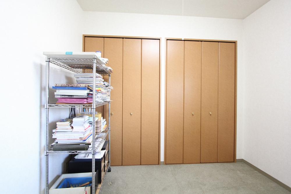 Non-living room. Western-style about 5.6 Pledge