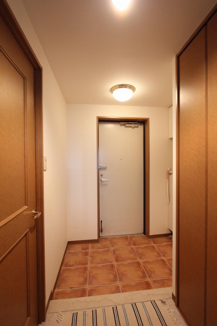 Entrance. Local (May 2013) Shooting