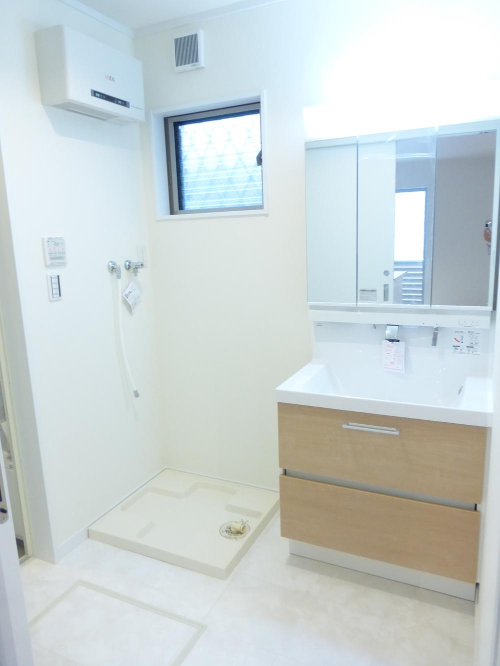 Wash basin, toilet. A Building Indoor (November 15, 2013) Shooting