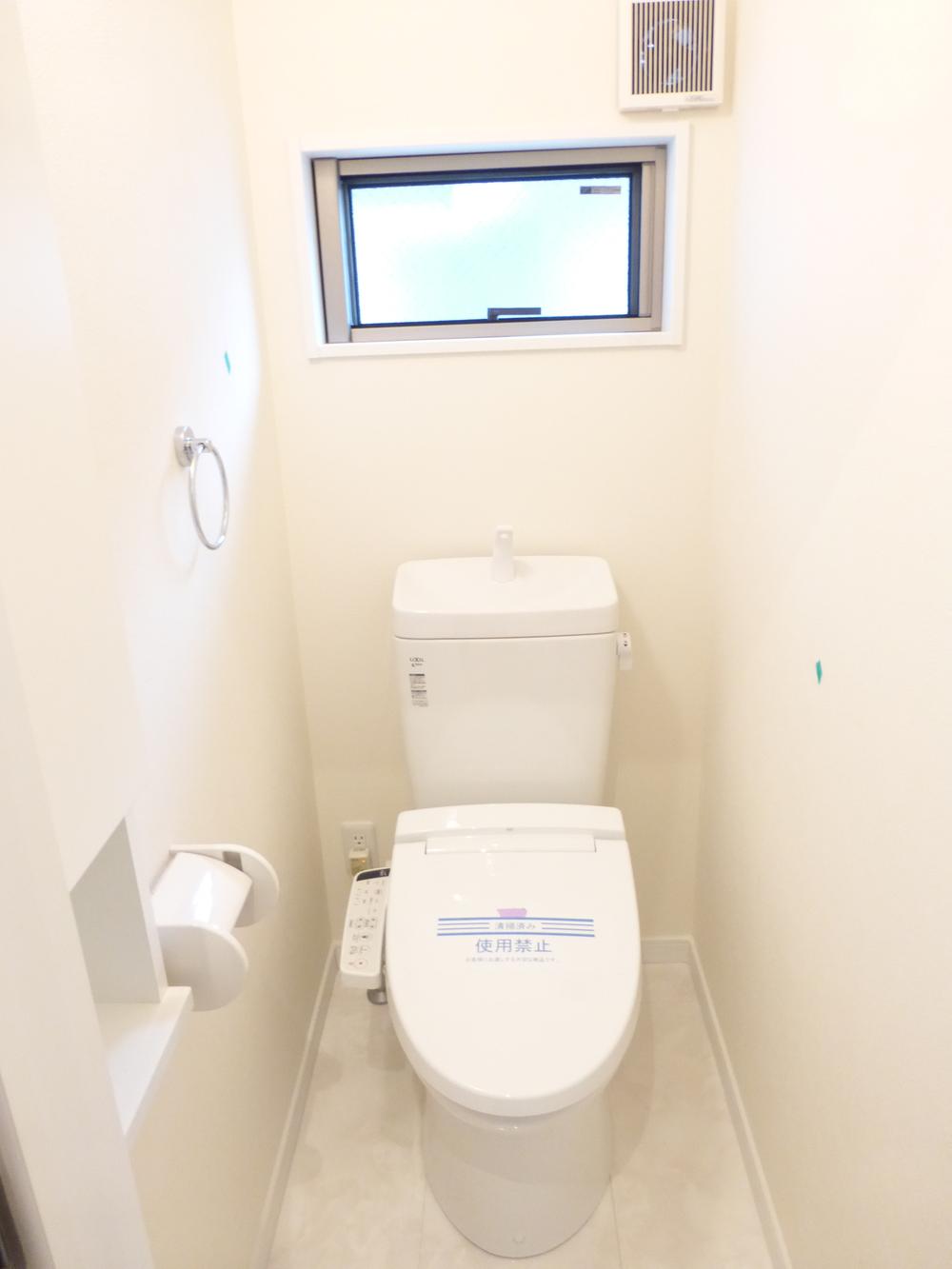 Toilet. A Building Indoor (November 15, 2013) Shooting