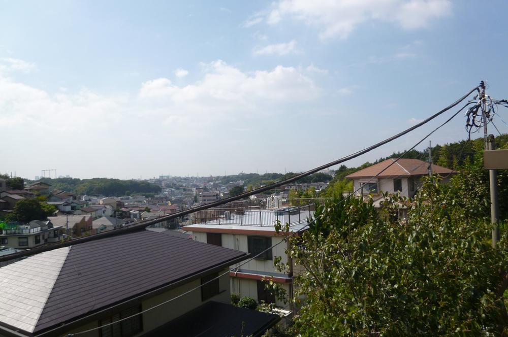 View photos from the dwelling unit. View from the second floor site (October 2013) Shooting