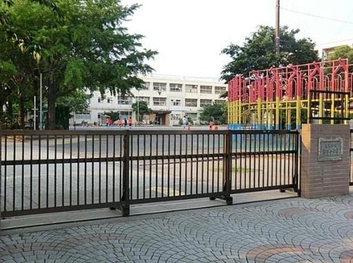 Primary school. Shiota to elementary school 550m