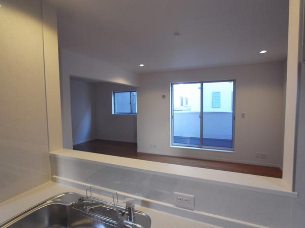 Kitchen. You momentum conversation with the family in the face-to-face (Building 2: 2013 December shooting)