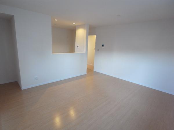 Living. Living (3 Building: 2013 December shooting)