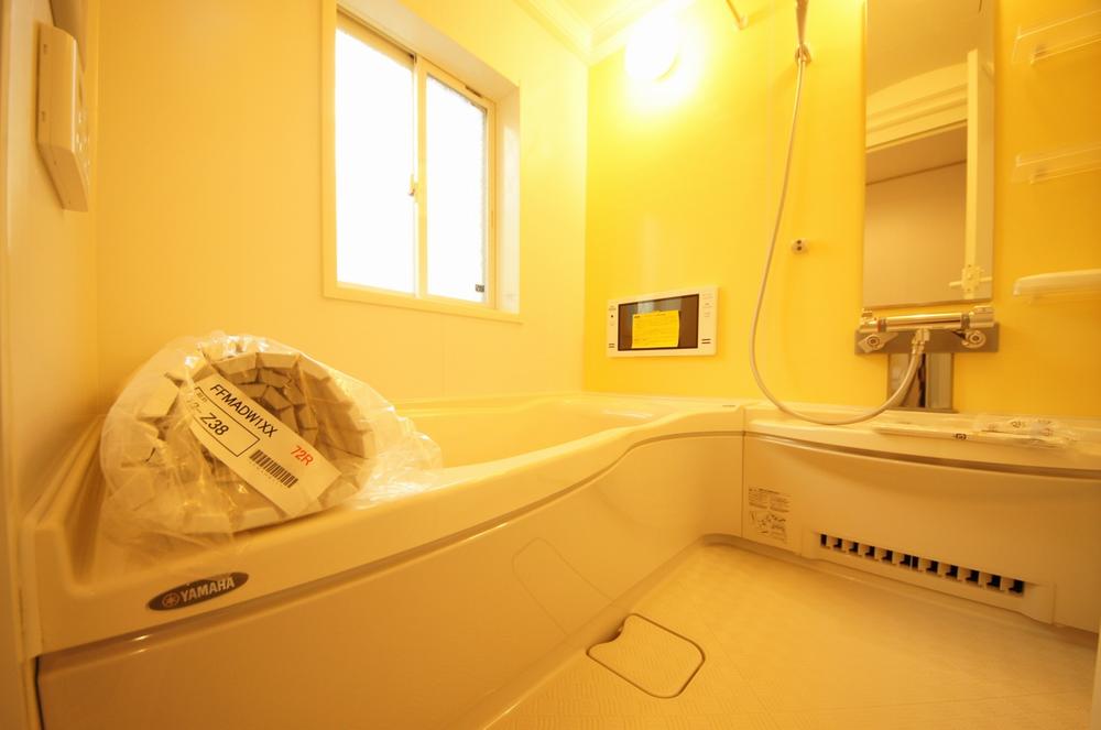 Bathroom. Indoor (11 May 2013) Shooting, 16 inches TV, This is a system bus that there is a mist sauna.