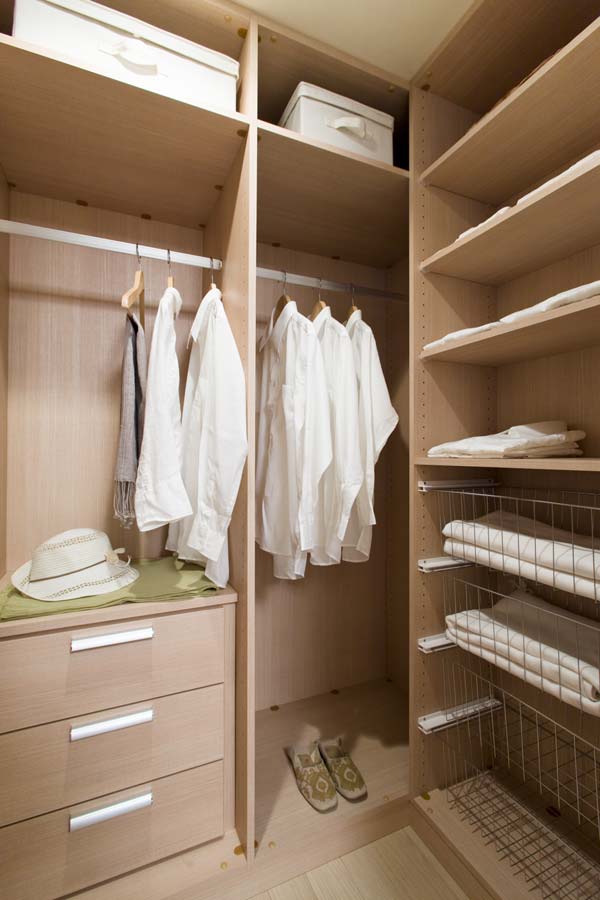 Receipt.  [Walk-in closet] Easy to see and convenient walk-in closet is that closed. The height of the storage capacity is also a popular point.  ※ Except for some residential units (B type model room)