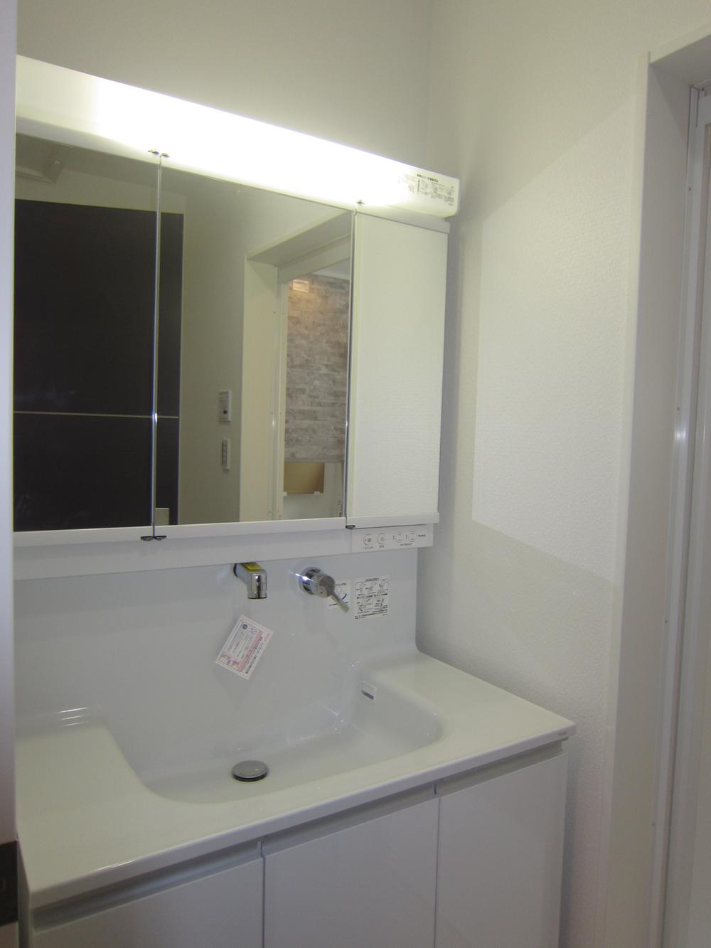 Wash basin, toilet. Indoor (July 2013) Shooting