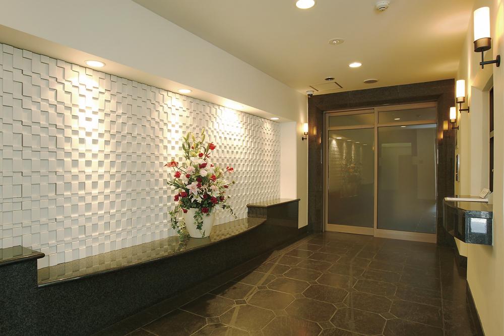 Entrance. Common areas