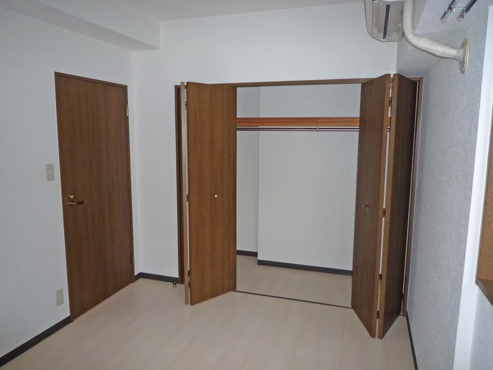 Non-living room. Indoor (March 2011) shooting