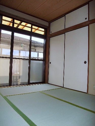 Living and room. 4.5 mat Japanese-style room