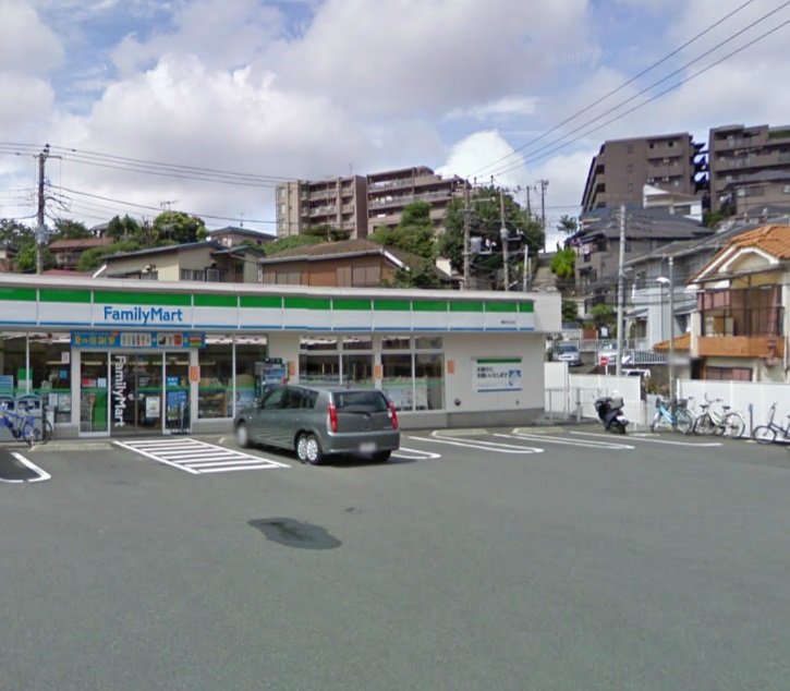 Convenience store. 852m to FamilyMart Tsurumi rough Tatsuten (convenience store)