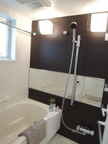 Bathroom. Bus with add cooked