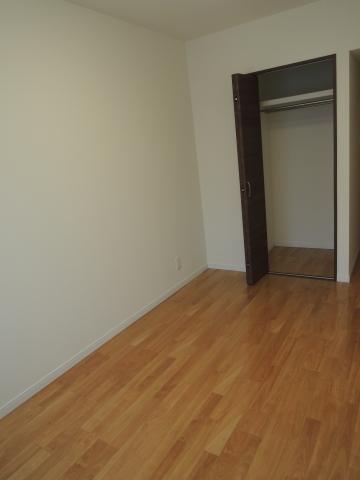 Non-living room. 6.3 Pledge Western-style