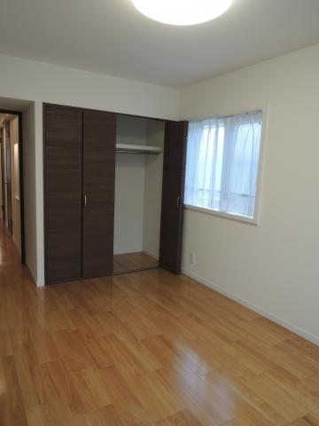 Non-living room. 6.8 Pledge Western-style