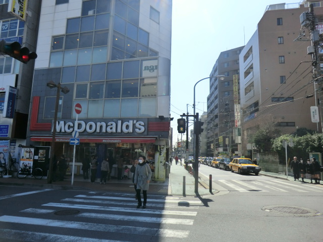 restaurant. 617m to McDonald's (restaurant)