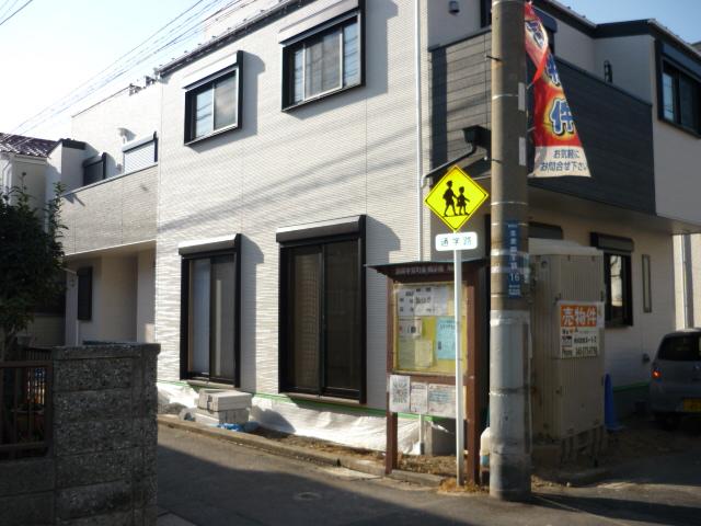 Local appearance photo. Local (12 May 2013) Shooting