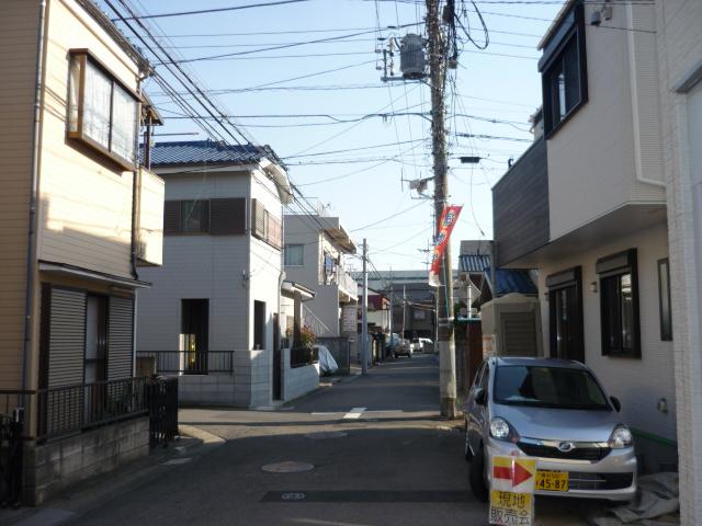 Local photos, including front road. Local (12 May 2013) Shooting