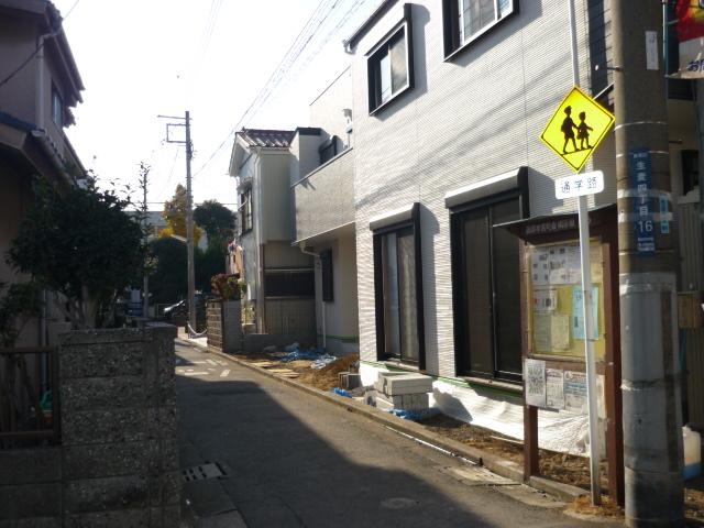 Local photos, including front road. Local (12 May 2013) Shooting