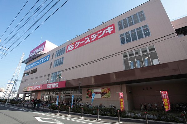 Shopping centre. K's Denki Tsurumi shop until the (shopping center) 520m