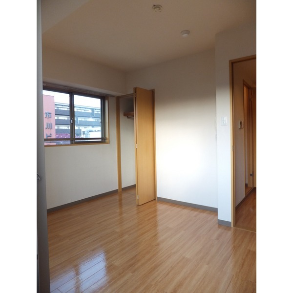 Living and room. A bright room with a corner room