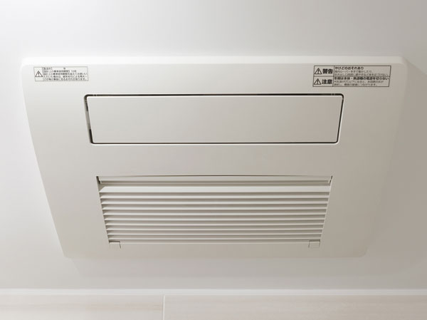 Bathing-wash room.  [TES bathroom heating dryer] Ventilation Ya after bathing, Winter of preliminary heating, Furthermore, such as the drying of wet-weather clothing, It has adopted a "bathroom heater dryer" that can be used in flexible in a variety of applications. (Same specifications)