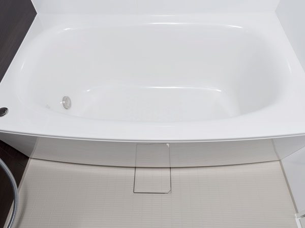 Bathing-wash room.  [Spacious bathtub] Widely to ensure the tub the size of the, It is the specifications of which you can bathe and relax. (Model Room M type)