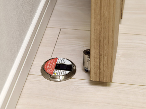 Interior.  [Doorstop] Even if it's children or your elderly can easily fix the door living a "doorstop" ・ Adopted in the door of the dining. It looks smart in a flat shape.  ※ living ・ Dining only (same specifications)