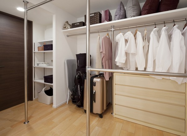 Building structure. It can be used as a storage space of the family share, Big walk-in closet (Model Room M type)
