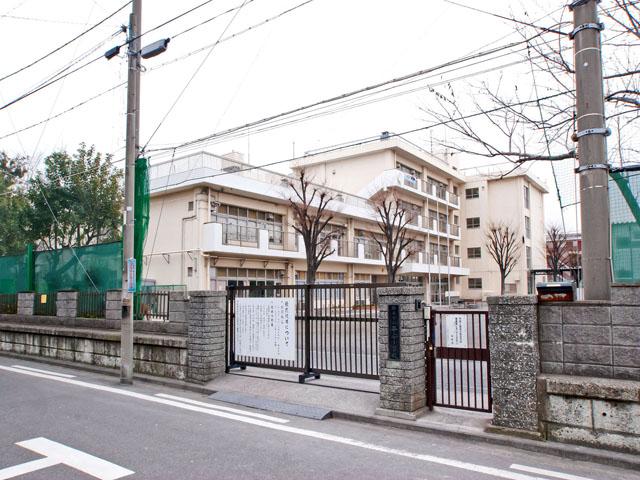 Primary school. 820m to Yokohama Municipal peace elementary school