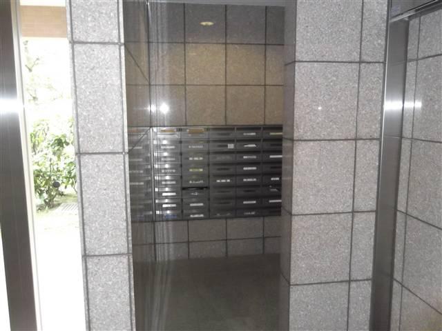 Entrance. Common areas