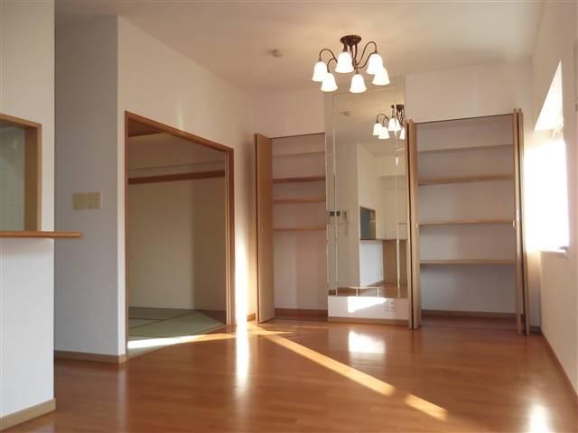 Living. The living, It becomes a luxury specification there is a mirror with a storage furniture!