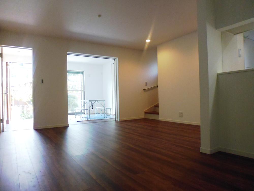 Living. I'm happy for the coming season With a living floor heating