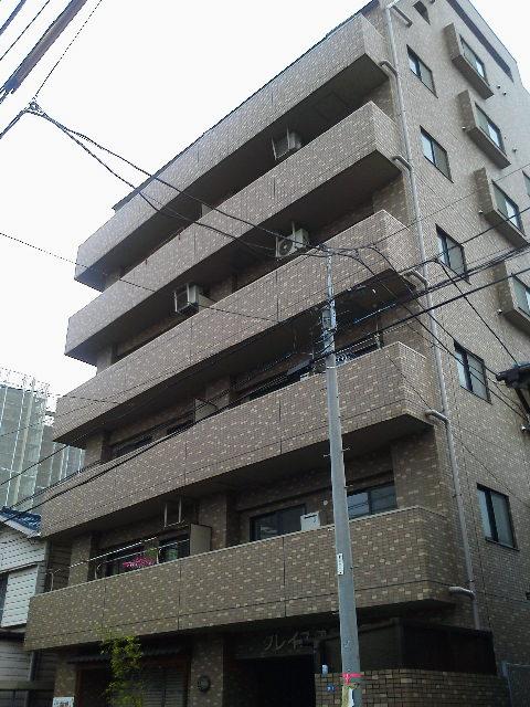 Local appearance photo. Local (11 May 2013) Shooting