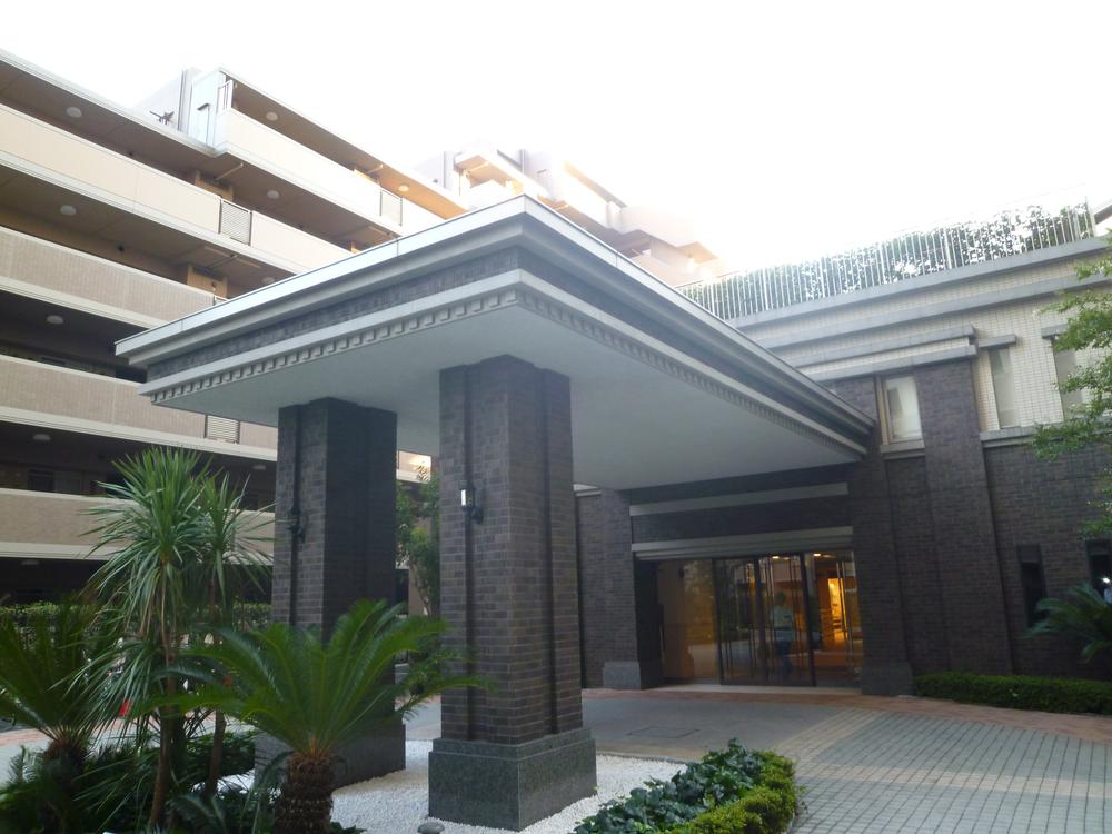 Entrance. Common areas