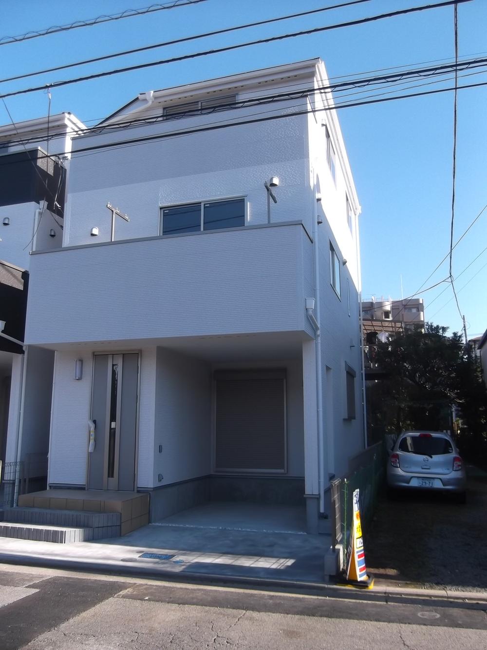 Local photos, including front road. Local (12 May 2013) Shooting