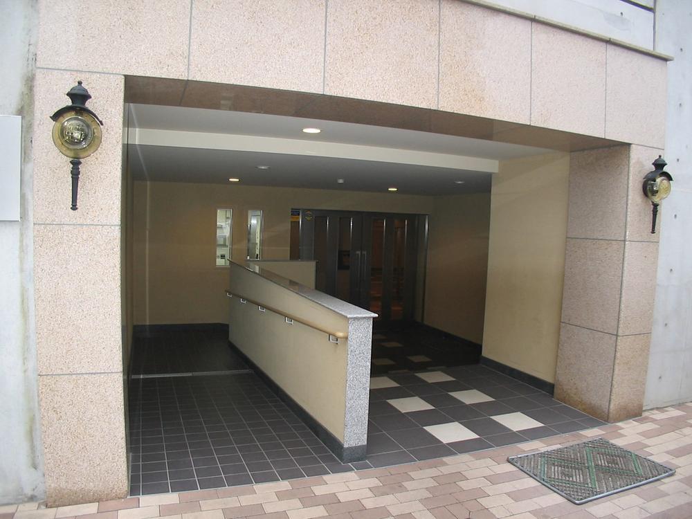 Entrance. Common areas