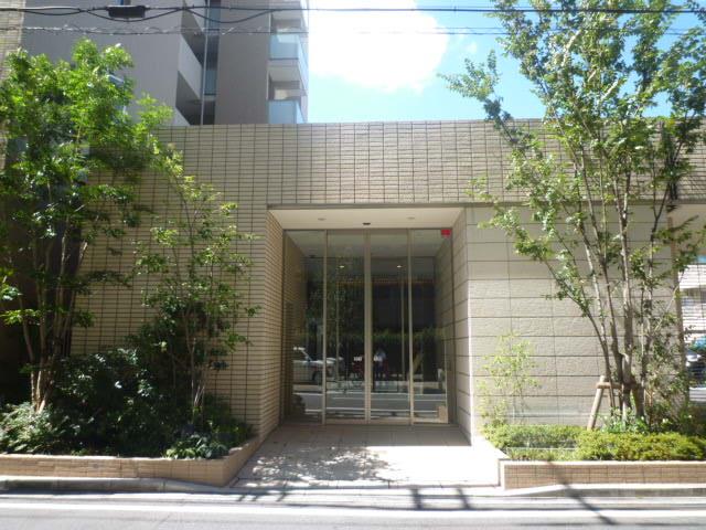 Entrance. Common areas