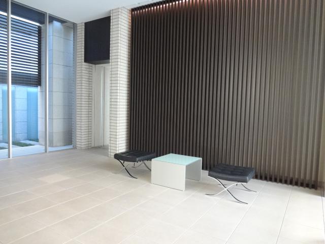 Entrance. Common areas