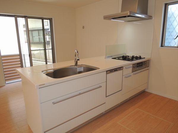 Kitchen. Face-to-face kitchen (A Building: 2013 November shooting)