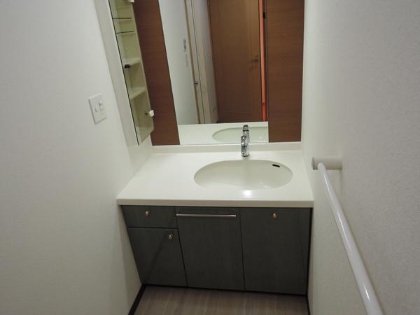 Wash basin, toilet. Interior