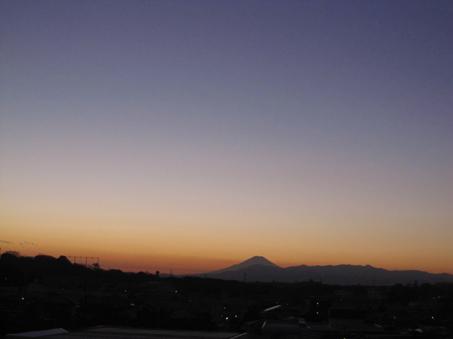 View from No.18. From the third floor bedroom but also attractive visible Fuji (December 2013 shooting)