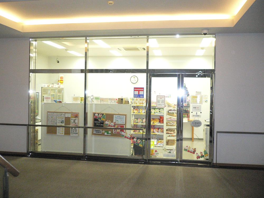 Other common areas. Common area convenience store
