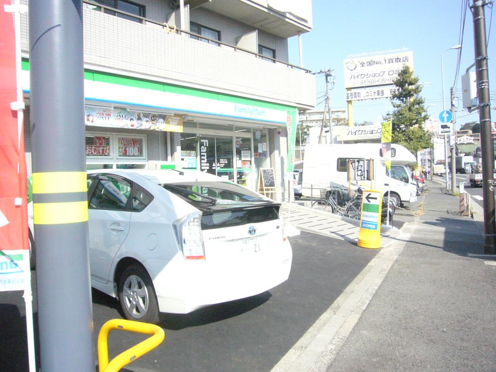 Convenience store. 80m to FamilyMart