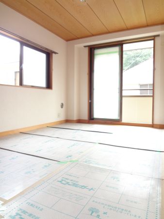 Other room space. Bright two-sided lighting Japanese-style room!