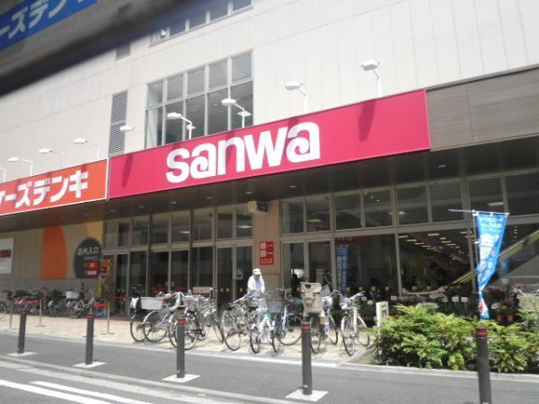 Supermarket. 300m to Sanwa (super)