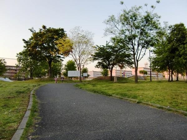 Primary school. Shintsurumi 110m to the park (about than local 110m)