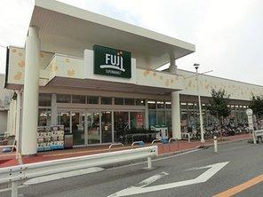 Supermarket. Fuji 799m until Baba shop