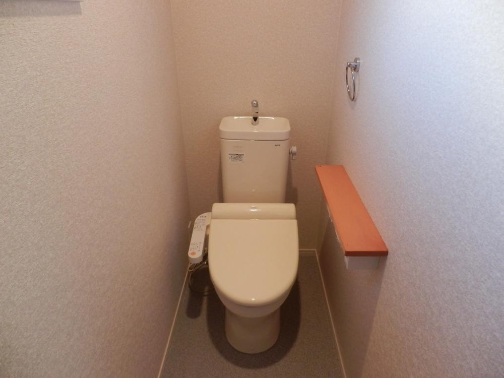 Toilet. 2F toilet photo With Washlet