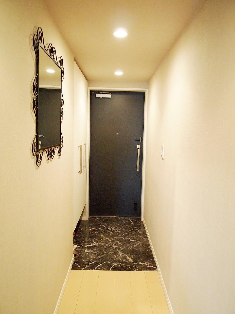 Entrance. Local (11 May 2013) Shooting