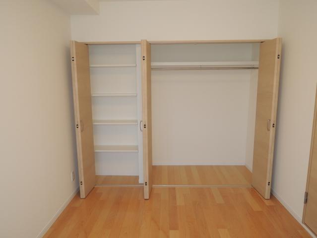 Receipt. Closet and shelf (6.0 Pledge of Western-style)